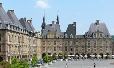 샤를빌메지에르의 Place Ducale