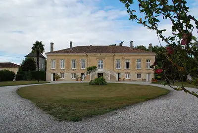 생로랑메독 근처의 지정 문화재 저택 Château Balac. 로프트가 있는 샤토의 무료 사진이 없어 대신 실었습니다