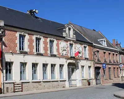 Crécy-sur-Serre 시청의 18세기 파사드