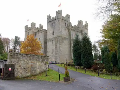 모서리 탑이 보이는 북동쪽에서 바라본 Langley Castle