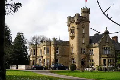 탑이 있는 하이랜드의 석조 호텔, 테인의 Mansfield Castle Hotel