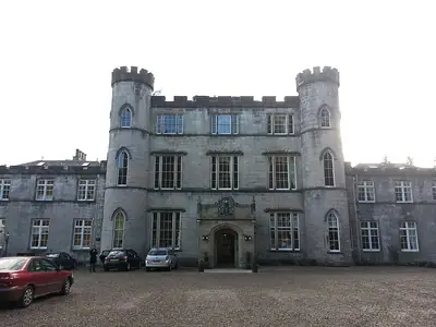미들로디언 달키스 근처의 3층 고딕 양식 성 저택 Melville Castle