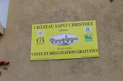 생크리스톨리메독의 Château Saint-Christoly. 등록된 샤토 숙소 바로 옆에 있습니다
