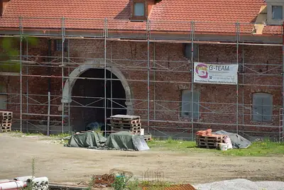 니더외스터라이히 카펠른의 Schloss Thalheim, 마을 가장자리에 자리한 넓은 성 건축군