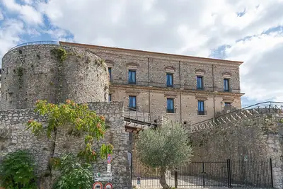 살레르노주의 중세 성, 테자노의 Castello Macchiaroli