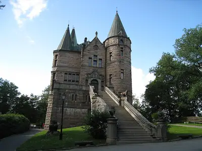 벡셰 근처의 Teleborgs Slott, 중세 기사의 성을 본떠 1900년에 지은 성